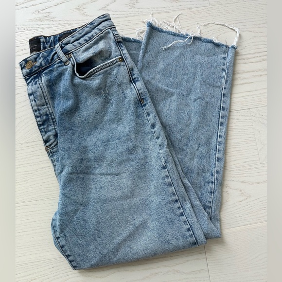 DRESDEN Highwasted Jeans - Picture 8 of 8